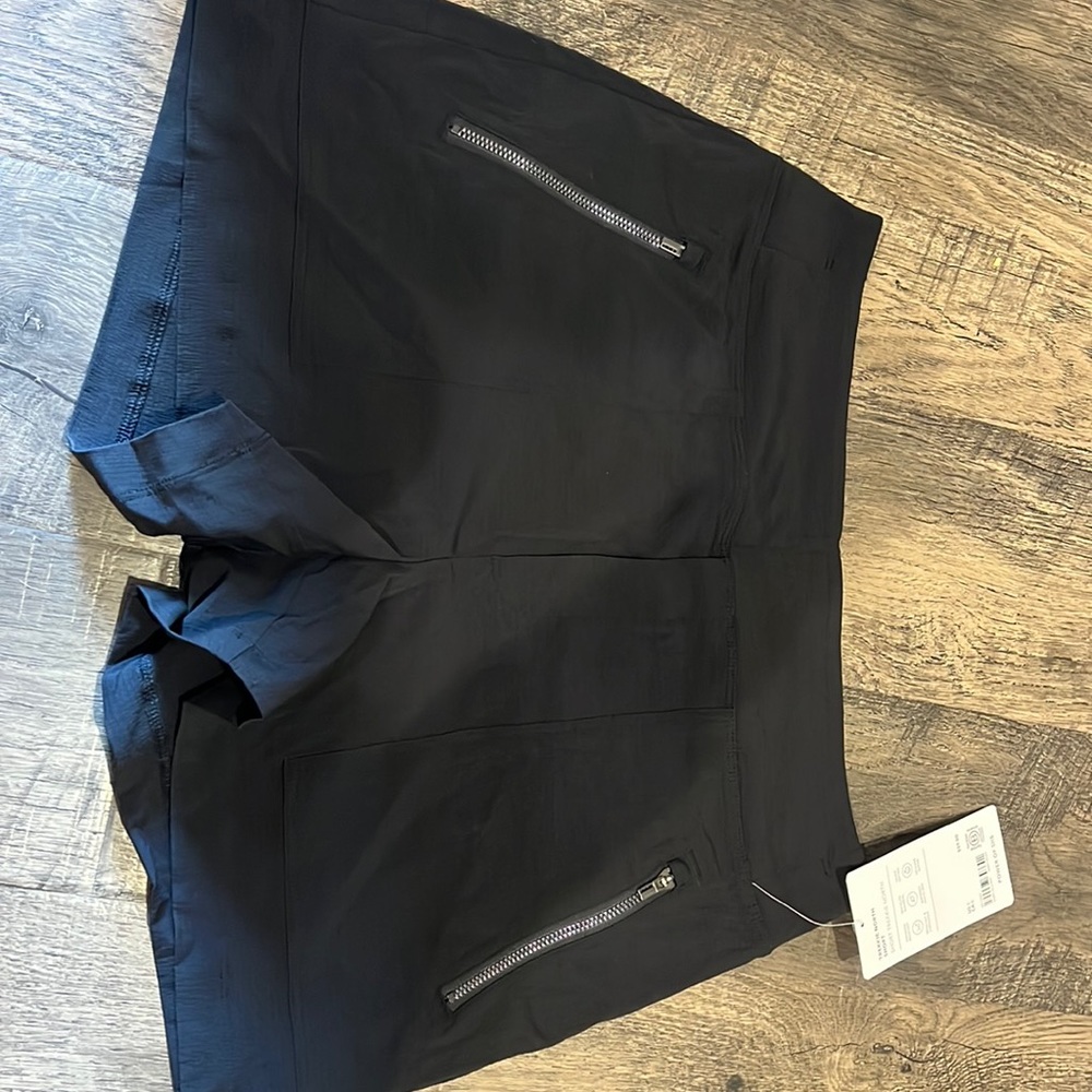 Athleta North Trekkie black shorts